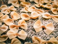 Pasta selber machen - Farfalle mit Käsesoße