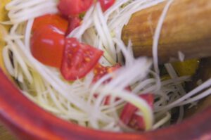 Som Dam - gestampfter grüner Papaya-Salat