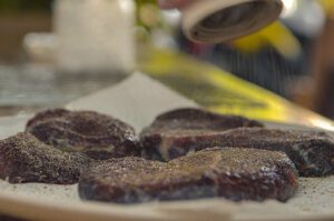 Steaks mit Koji Reis "Dry-Agen" und zart machen