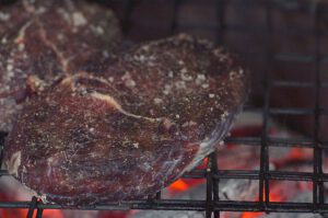 Steaks mit Koji Reis "Dry-Agen" und zart machen